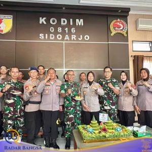 Polresta Sidoarjo Beri Kejutan ke Kodim 0816 di HUT ke-80 TNI, Wujudkan Soliditas dan Sinergi TNI-Polri